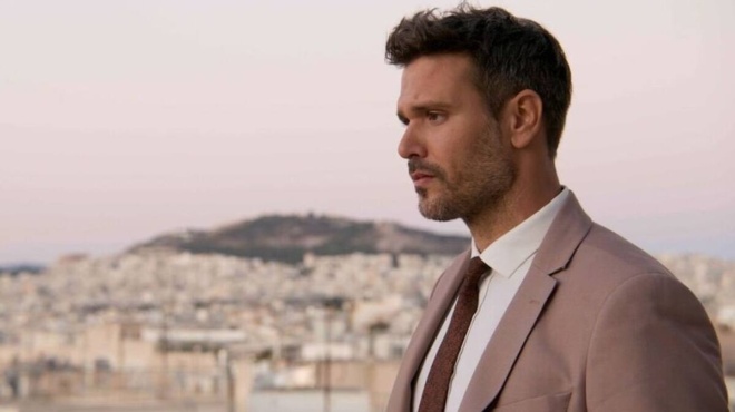 neoklasiko-gemato-zoakia-kai-omorfes-gonies-chalarosis-to-spiti-toy-michali-leventogianni-den-einai-opos-to-perimenes-169676