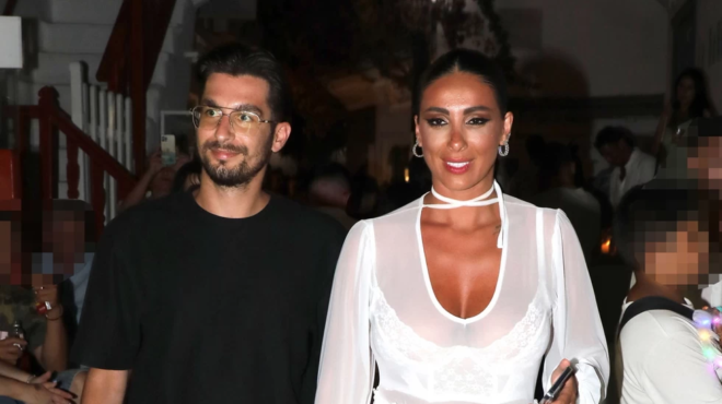 kratoyse-sta-cheria-tis-5-misthoys-i-valeria-chopsonidoy-pige-etsi-sti-mykono-me-ton-syntrofo-tis-ki-oloi-eipan-to-idio-pragma-171183