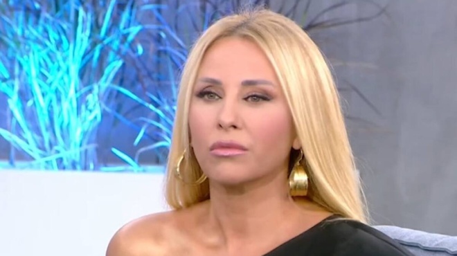 amp-8220-emeis-poy-perasame-karkino-eimaste-pio-omorfes-amp-8221-i-gogo-mastrokosta-pozarei-me-magio-amp-038-oloi-scholiazoyn-ena-pragma-180250