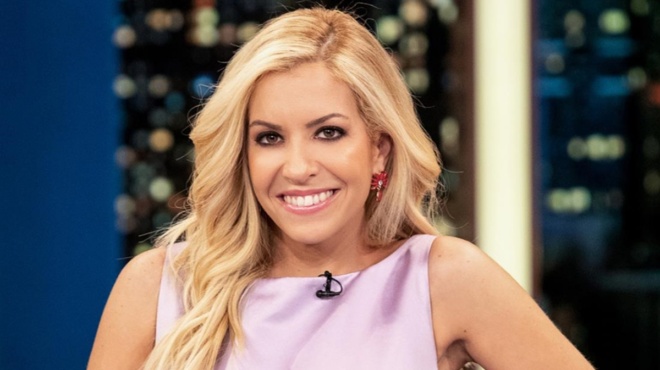 terastia-koyzina-kai-chlidato-saloni-olo-petra-i-maria-anastasopoyloy-echei-apo-ta-pio-entyposiaka-spitia-sta-v-proastia-173736