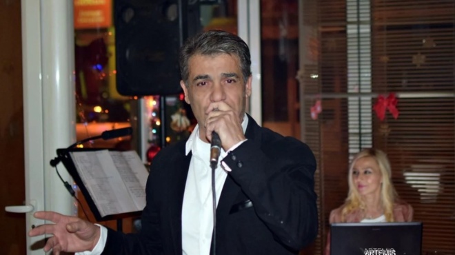 matheytikan-ta-dysaresta-nekros-o-tragoydisti-ton-amp-8220-soyxe-amp-8221-tolis-tsimogiannis-i-kontra-me-ton-gonidi-amp-038-i-exafanisi-182398