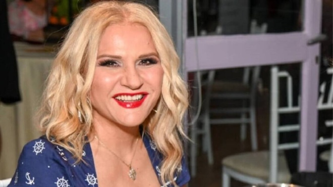 den-tin-anagnorizei-oyte-o-skiadaresis-i-mpessy-malfa-eipe-antio-sta-xantha-mallia-amp-038-apotheothike-gia-to-neo-tis-loyk-182694