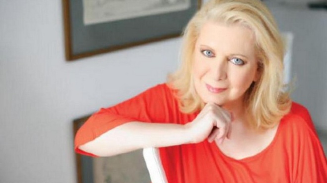 oloi-miloyn-gia-tin-elena-akrita-eipe-ayto-poy-skeftontai-oloi-gia-tin-anna-vissi-kai-ti-synaylia-sto-irodeio-amp-038-apotheothike-174507