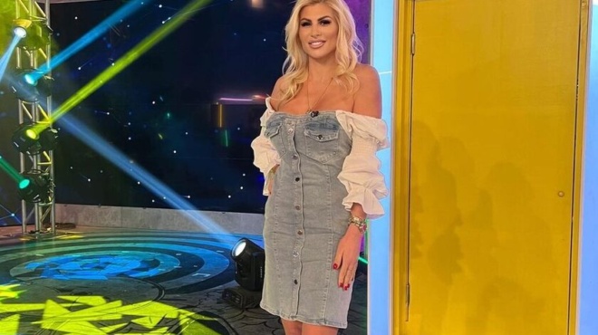 matheytikan-ta-eycharista-xana-eroteymeni-i-eyrydiki-papadopoyloy-meta-ton-chorismo-tis-oi-fotografies-me-ton-syntrofo-tis-175041