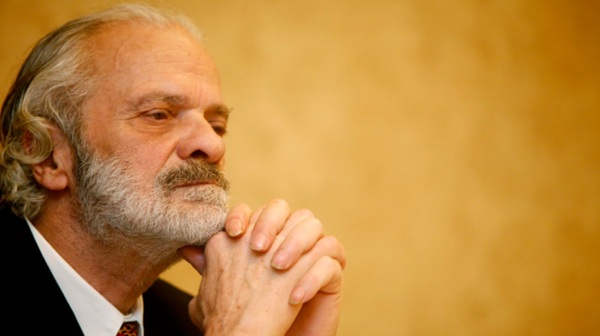 tha-to-perasoyme-kai-ayto-dinei-machi-o-spyros-fokas-i-oikogeneiaki-fotografia-mesa-apo-to-kentro-apokatastasis-181407