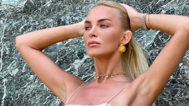 kryfos-erotas-stin-antiparo-i-kainoyrgioy-me-mia-ataka-ta-eipe-ola-gia-tin-schesi-tis-me-ayton-ton-antra-182921