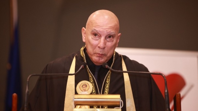 eipe-ayto-poy-oloi-skeftomaste-se-14-lexeis-o-nikos-gkalis-ta-eipe-ola-gia-ti-dolofonia-sti-nea-filadelfeia-176336