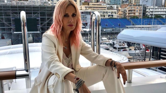 i-anna-vissi-vrike-ton-amp-8230-maestro-tis-stoys-paxoys-oi-mageytikes-diakopes-kai-i-synantisi-me-ton-christoforo-papakaliati-177116