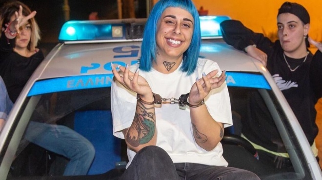 che-ke-i-forada-tha-leo-o-ti-thelo-ametanoiti-i-soyper-kiki-xespaei-xana-gia-ton-stayro-xarchako-177143