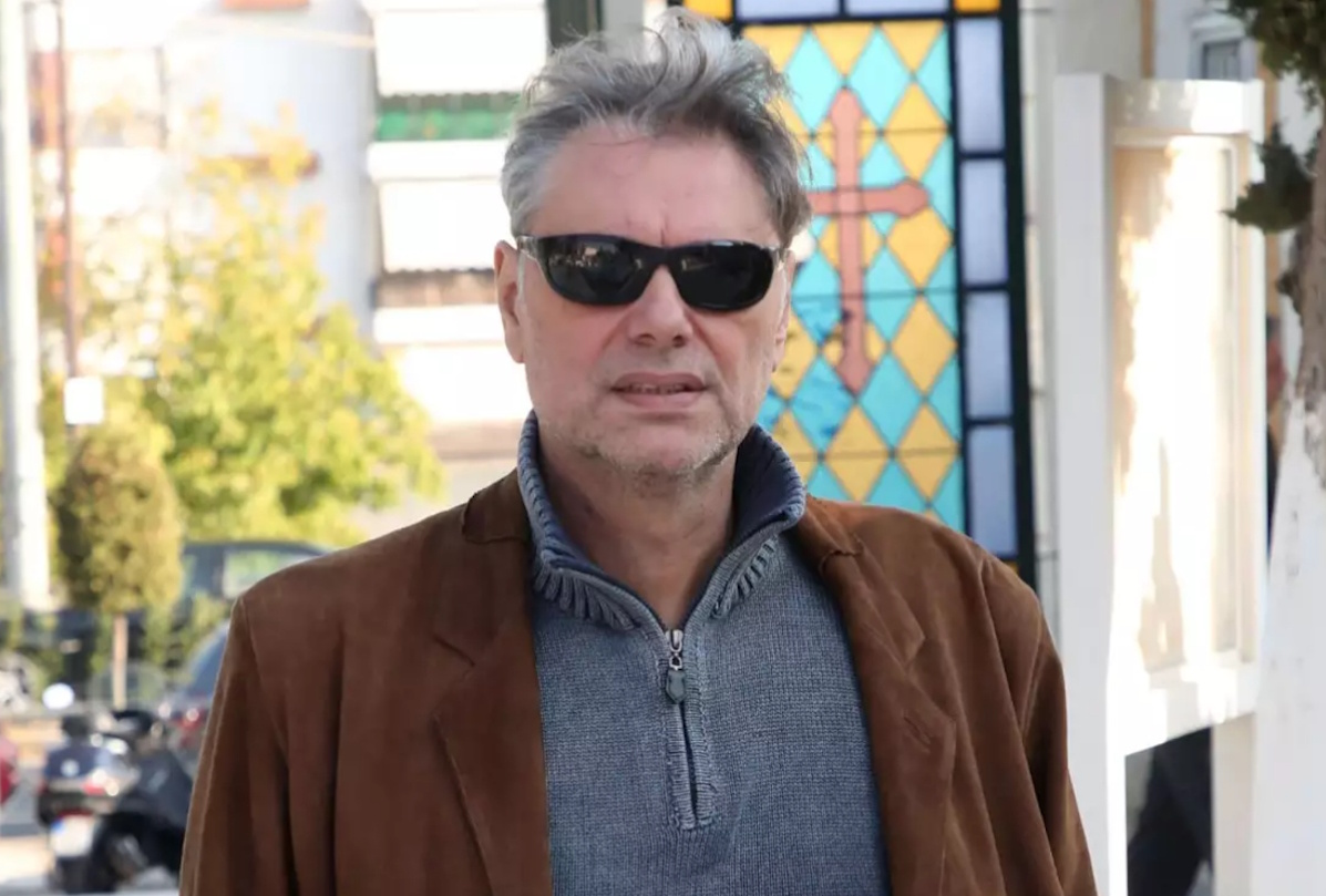 Ο Οδυσσέας Σταμούλης αποχαιρετά τον γιο του 