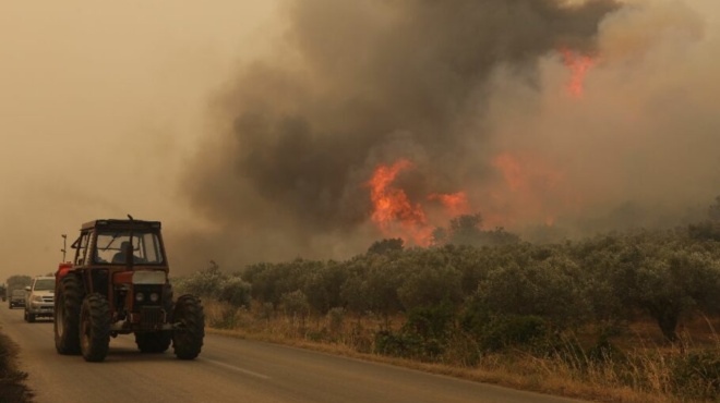 nea-megali-fotia-tora-sti-thessaloniki-minyma-toy-112-stoys-katoikoys-gia-epifylaki-amp-8211-dinoyn-machi-pyrosvestes-kai-katoikoi-181738