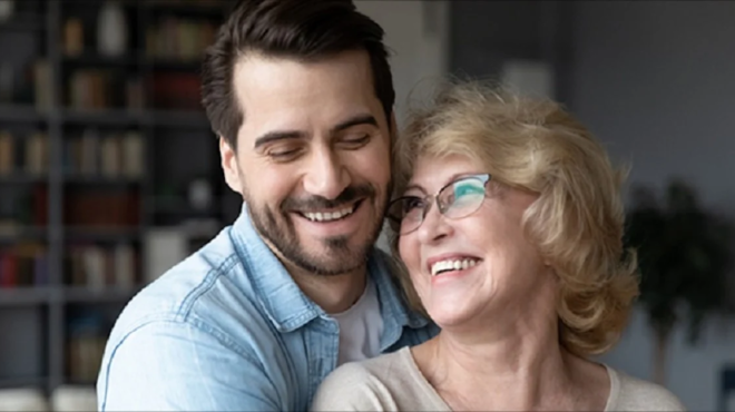 o-aderfos-moy-einai-28-kai-i-kopela-toy-55-oi-goneis-moy-kathe-mera-klaine-kai-milane-mono-gia-ayto-182709