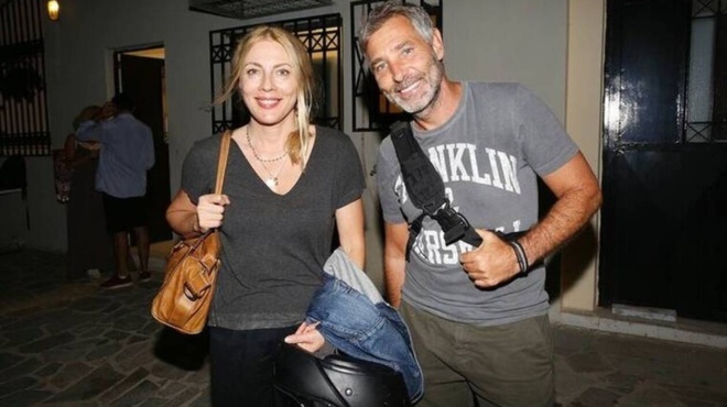 amp-8220-koitaxte-pos-mpainei-sta-limania-amp-8221-h-smaragda-karydi-trolarei-ton-thodori-atheridi-poy-odigei-to-skafos-toys-182520