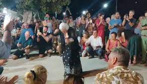 93χρονη χορεύει ζεϊμπέκικο 