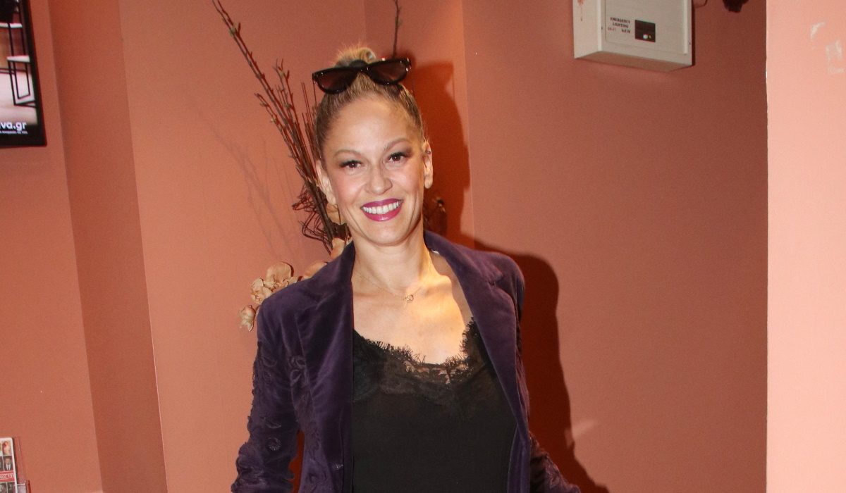 Ρέα Τουτουντζή γκρίζα μαλλιά