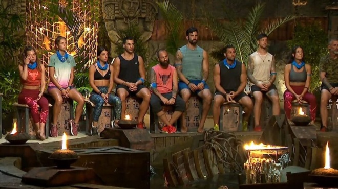 survivor-i-amp-8220-mayri-amp-8221-alitheia-piso-apo-ti-lampsi-kai-tis-kameres-kaneis-den-echei-katalavei-ti-pragmatika-pathainoyn-oi-paiktes-175877