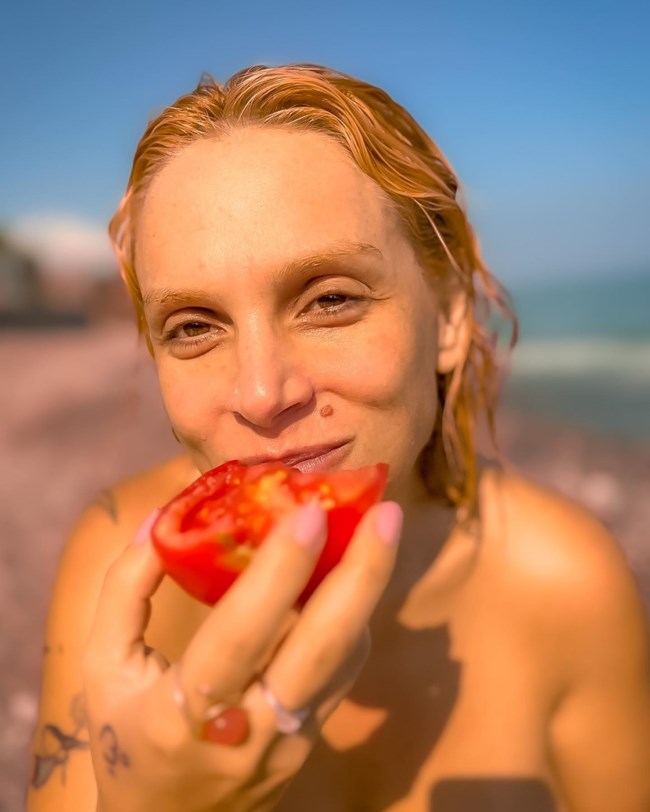 Τόπλες η Ελεονώρα Ζουγανέλη 