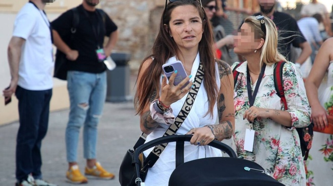 apli-amp-038-katholoy-psonismeni-i-erietta-koyrkoyloy-amp-8220-den-echo-ploysioys-filoys-san-emena-doyleyo-mechri-tis-10-to-vrady-amp-8221-188252