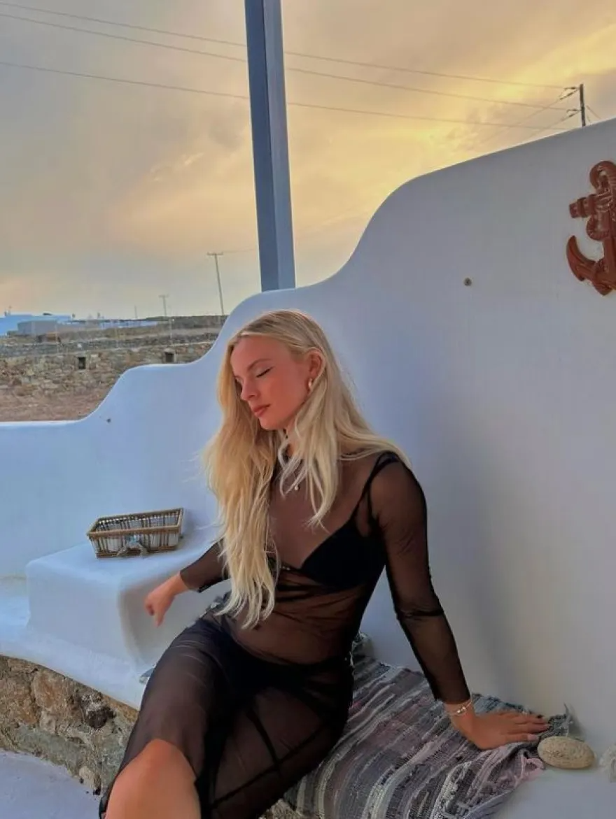 Ελίνα Τζένγκο διακοπές