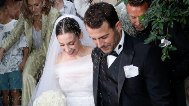 apokalyfthike-to-mystiko-tis-nyfikis-emfanisis-tis-vamvakoysi-ayto-ekryve-kato-apo-to-maxi-forema-poy-sarose-190072