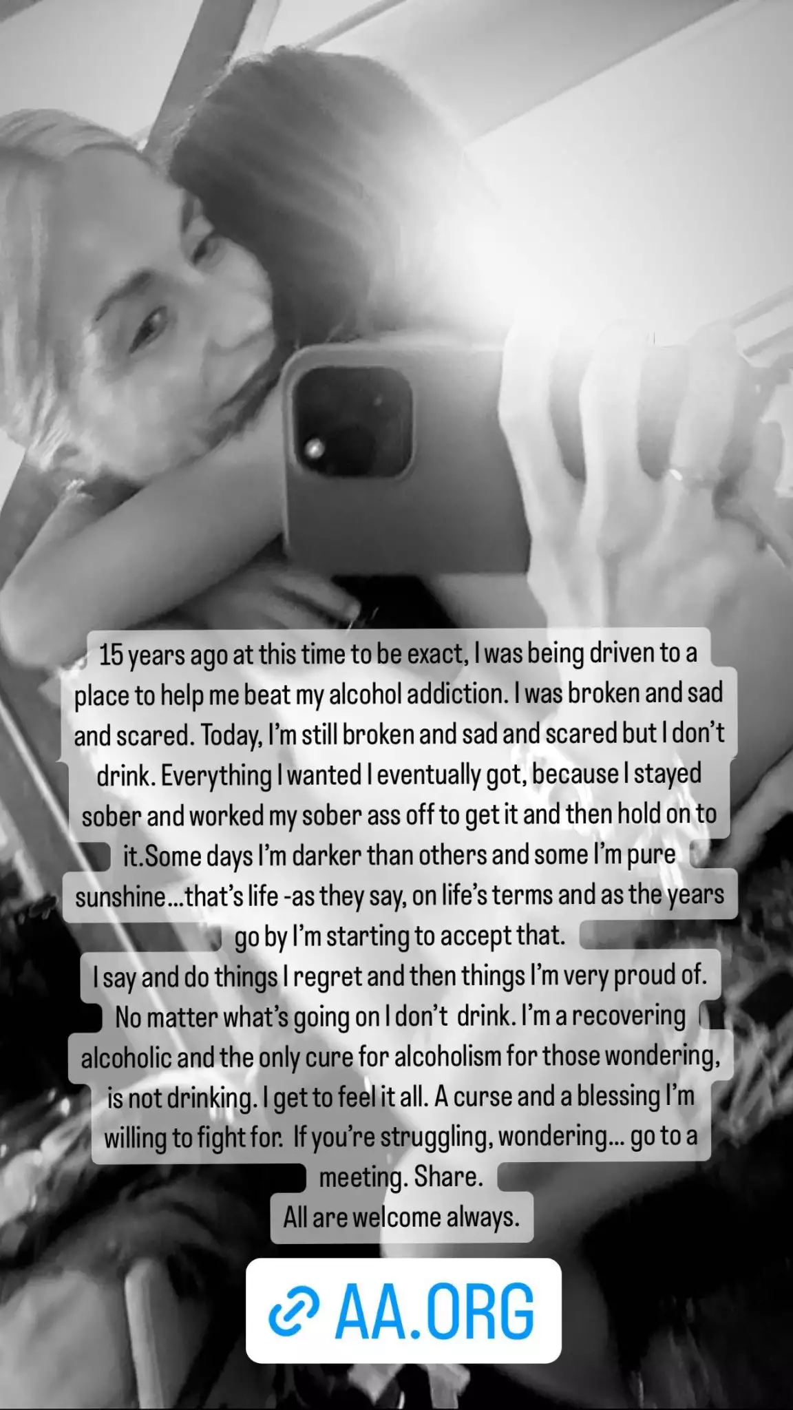 Η ανάρτηση της Σοφίας Καρβέλα για το αλκοόλ 