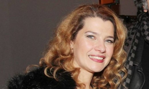 san-na-min-tin-aggixe-o-chronos-i-koykla-ithopoios-ton-90-amp-8217-s-viky-maragkaki-megalonei-fysika-amp-038-makria-apo-ti-dimosiotita-190376