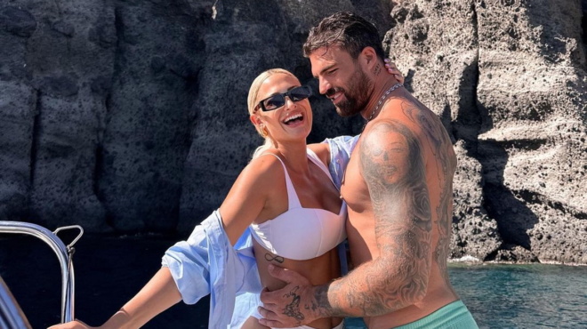 amp-8220-to-na-pigaineis-se-ekklisia-eno-eisai-koytsompolis-amp-8221-i-toyni-apanta-sto-kraximo-gia-to-meros-tis-vaftisis-toy-gioy-tis-191076