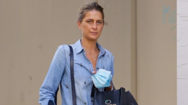 den-pire-ta-matia-toy-apo-pano-tis-o-nikolaos-i-tatiana-mplatnik-emfanistike-ntymeni-etsi-se-ekdilosi-amp-038-apotheothike-191329