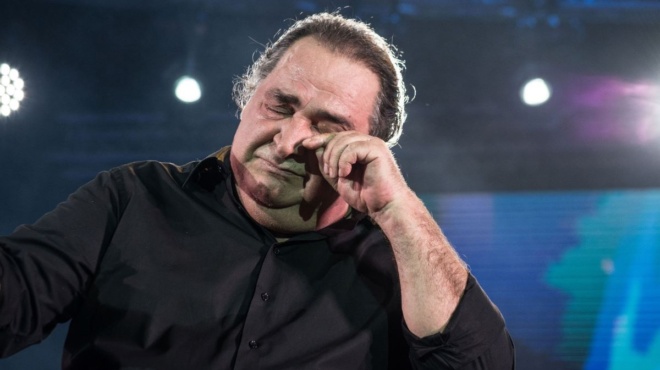 dystychos-aschima-nea-gia-ton-vasili-karra-paleyei-gennaia-gia-ti-zoi-toy-stin-kideia-moy-foreste-leyka-roycha-191457