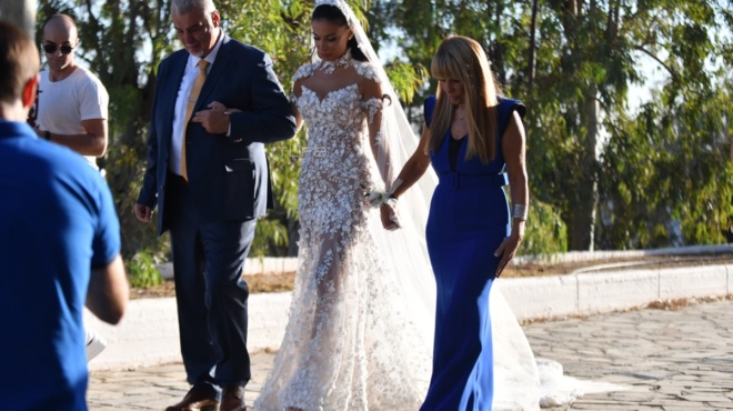 paramythenios-gamos-gia-ton-eythymi-zisaki-i-chrysa-itan-i-pio-omorfi-ellinida-nyfi-kai-itan-oloi-ekei-183919