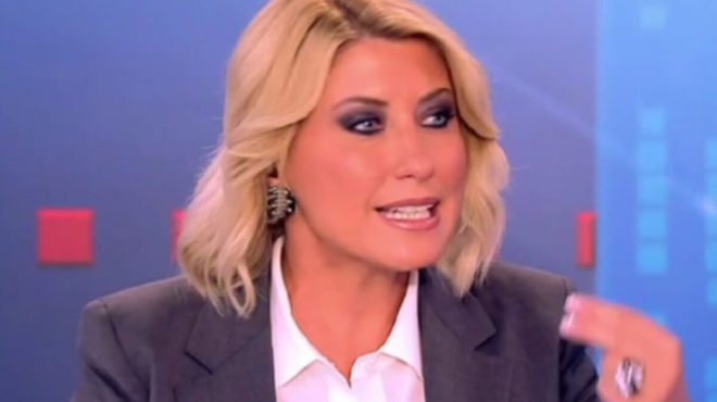 amp-8220-den-xero-ti-na-po-pragmatika-amp-8221-apiydismeni-i-sia-kosioni-echase-ta-logia-tis-ston-amp-8220-aera-amp-8221-toy-deltioy-eidiseon-185087