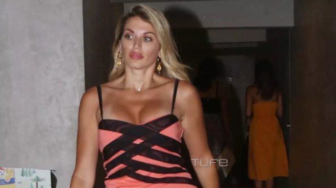 thea-toy-styl-i-konstantina-spyropoyloy-vgike-etsi-sta-v-p-me-ton-mikro-vlassi-amp-038-oloi-amp-8220-karfothikan-amp-8221-sta-podia-tis-185099