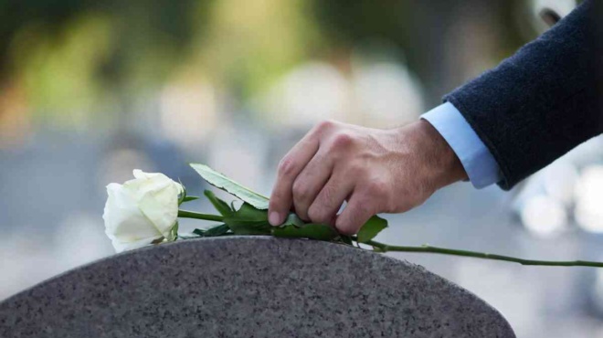 amp-8220-nana-oi-maches-teleiosan-amp-8221-thrinos-gia-tin-yperochi-athina-amp-8220-efyge-amp-8221-toso-noris-afinontas-piso-to-koritsaki-tis-183306