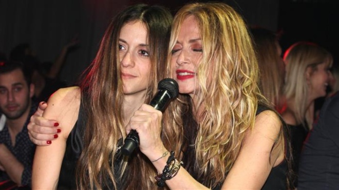 tote-den-emoiazan-katholoy-i-spania-eikona-tis-sofias-karvela-prin-apo-30-chronia-einai-i-apodeixi-pos-ta-allaxe-ola-188667