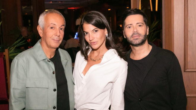 iereia-toy-styl-i-31chroni-syzygos-toy-efoplisti-koysta-syndyase-etsi-to-leyko-poykamiso-amp-038-oloi-koitoysan-ta-podia-tis-187781