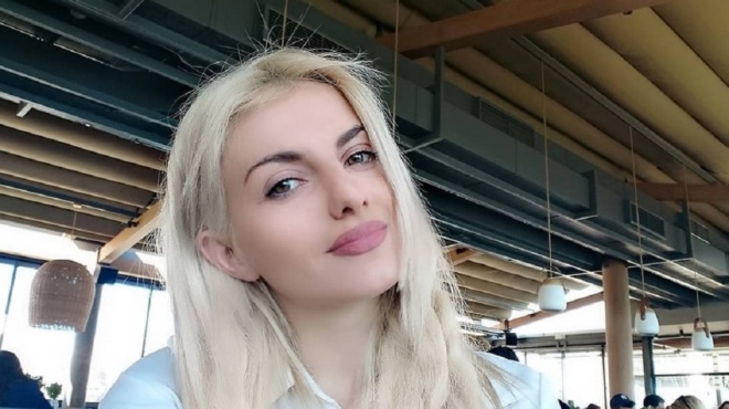 ekane-plastiki-egine-melachrini-kai-efyge-apo-tin-ellada-h-kalloni-asimina-oystalli-egine-klonos-tis-dalaka-183907