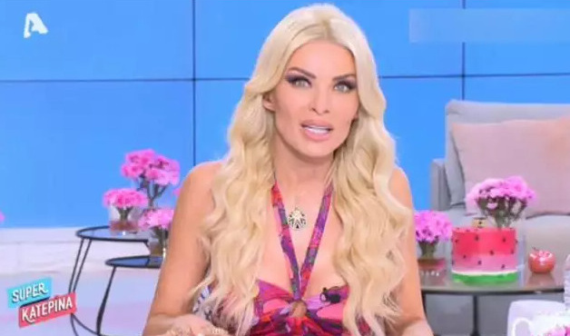 agenestati-soy-apagoreyo-oyrliaze-exallos-o-mikroytsikos-kai-apochorise-apo-to-panel-toy-super-katerina-190415