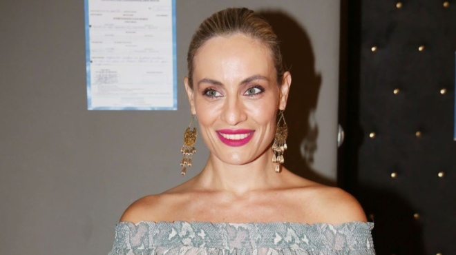 dierreyse-3-mines-meta-i-adimosieyti-fotografia-tis-eleonoras-meleti-apo-tin-imera-toy-gamoy-tis-me-ton-thodori-marosoyli-191778