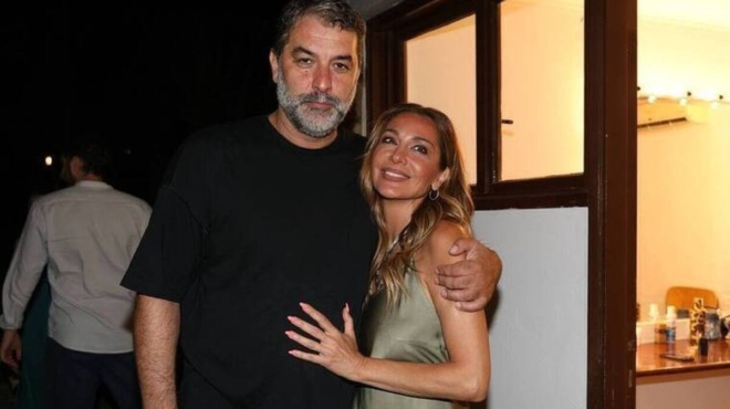 egrapse-mono-6-lexeis-o-vasilis-mpismpikis-eipe-dimosia-gia-ti-despoina-vandi-o-ti-oneireyetai-na-akoysei-kathe-gynaika-197116