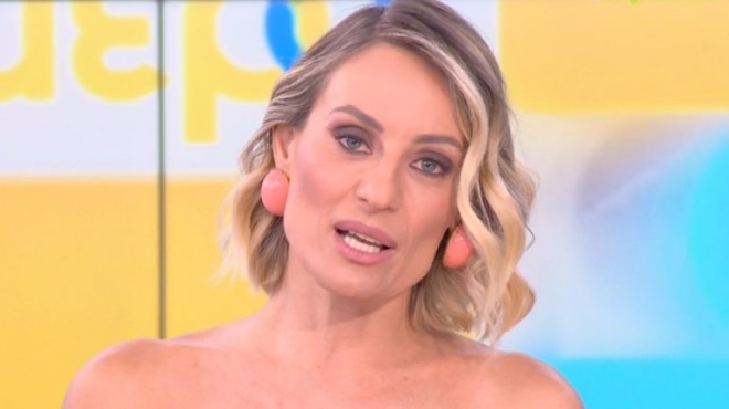 gemati-molopes-amp-038-pliges-sto-prosopo-oi-foto-tis-eleonoras-meleti-meta-to-amp-8220-xylodarmo-amp-8221-kanoyn-ton-gyro-toy-internet-198428