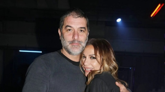 emeinan-me-to-stoma-anoichto-afonoi-oi-goneis-toy-mpismpiki-stin-eikona-tis-vandi-pano-stin-pista-199428