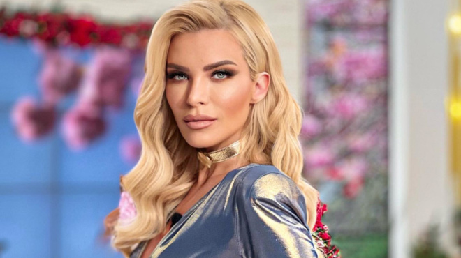 moytzose-ton-eayto-tis-i-katerina-kainoyrgioy-evgaina-me-ploysioys-antres-kai-toys-plirona-ego-192876