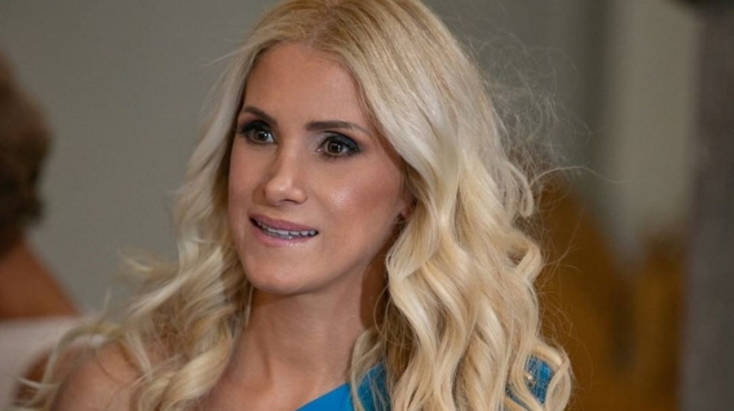 den-einai-o-chronos-giatros-amp-8230-sygklonizei-i-dora-tsampazi-enan-chrono-meta-ton-thanato-toy-alexandroy-nikola-di-194612