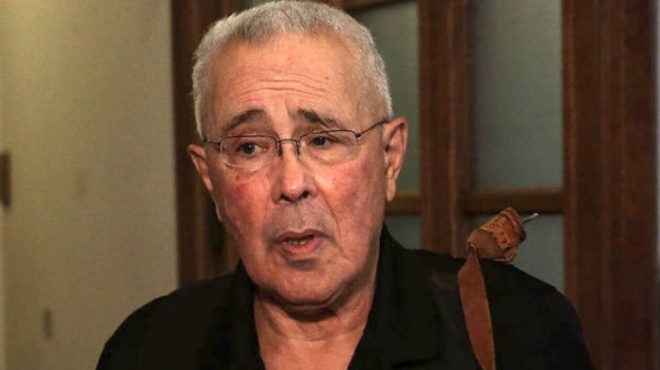 ton-evgalan-ston-aera-toys-stolise-amp-038-ton-ekopsan-den-masise-ta-logia-toy-o-zoyraris-katapie-ti-glossa-toy-o-liagkas-197133