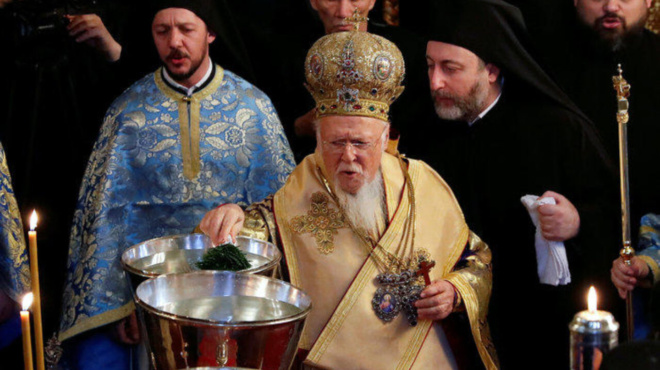 agio-myro-o-tropos-poy-paraskeyazetai-kathe-10-chronia-kai-ta-57-spania-ylika-poy-chreiazontai-199844