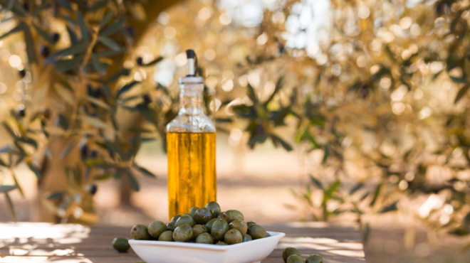 tha-poyme-to-ladi-amp-8230-ladaki-mechri-200-eyro-enas-tenekes-ladi-amp-8211-dystychos-erchontai-dyskoles-ores-sta-noikokyria-198099