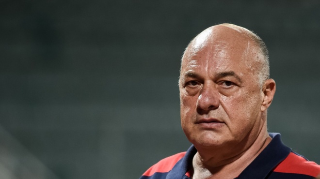 stamatise-na-tis-dinei-lefta-gi-amp-8217-ayto-ta-leei-ayta-amp-8220-sfachtikan-amp-8221-oi-kores-toy-achillea-mpeoy-den-milane-pia-196556