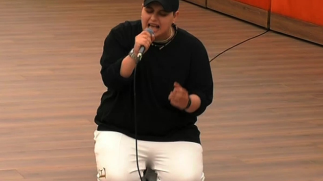 amp-8220-timorithika-poy-gennithika-gynaika-den-taytizomai-me-to-soma-moy-amp-8221-katathesi-psychis-tis-paiktrias-toy-fame-story-192766