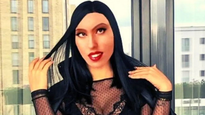 apasfalise-i-soula-glamorous-to-paizei-kali-kai-paidi-toy-laoy-alla-einai-entelos-to-antitheto-199110