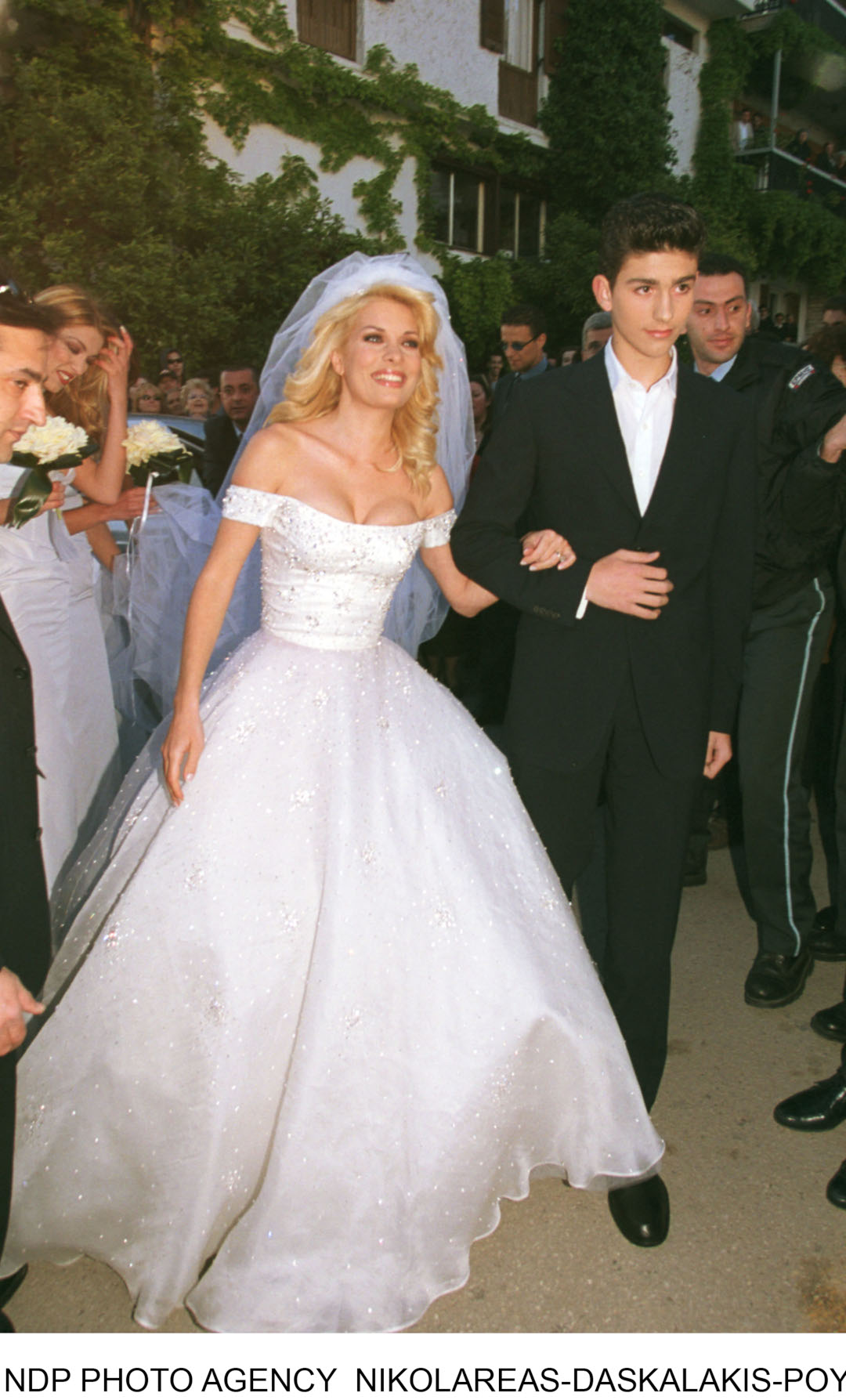 Ελένη Μενεγάκη νυφικό 